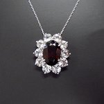 ガーネット&ホワイトトパーズ合計10CT　取り巻きペンダント