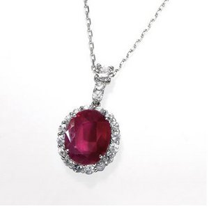 大粒ルビー3ct&ホワイトサファイア0.6ct取巻きペンダント