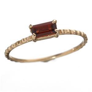繊細、煌きK10バゲットカットリング ガーネット9号