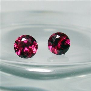 シンセティックルビー大粒５ミリスタッドピアス