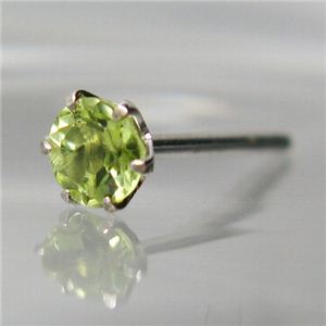 プラチナ誕生石ジュエルピアス ペリドット