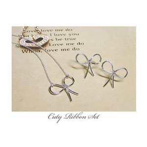 ストリングリボンネックレス＆ピアス(シルバー） 