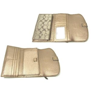 COACH(コーチ) ソーホー シグネチャー チェックブック 3つ折り長財布 ゴールド 42060