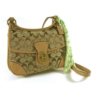 COACH(コーチ) 斜めがけヒッピーショルダーバッグ レガシー シグネチャー カーキ 10567 円高還元