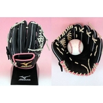 2010年モデル MIZUNO（ミズノ） トレーニンググローブ 黒&times;銀&times;ピンク 右投用 2GT-11000