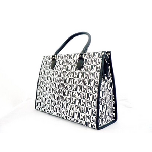 旬感的にハマる BONIA(ボニア) モミーバッグ! 080010-321-01