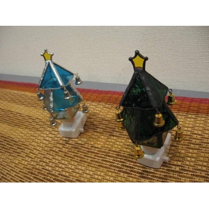 ステンドガラス製　クリスマスツリーフットランプ（グリーン）