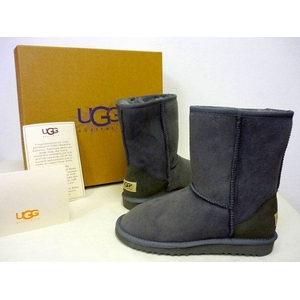 海外セレブも注目!シープスキンブーツブランド「UGG」のブーツ(グレー・6インチ)