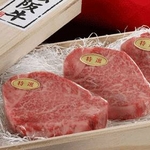 松阪牛ヒレステーキギフト 100g×3枚セット　松阪牛最高ランクのA5等級・証明書付・桐箱