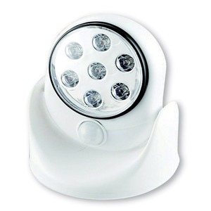 LEDマルチセンサーライト 赤外線検知方式 ７灯/単3乾電池式 防雨形 ［玄関/屋外］