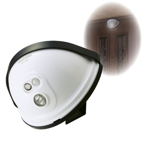 LEDセンサーライト/玄関灯 【ドア設置用】 乾電池式 防水性