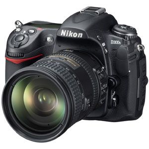 Nikon ◇【お買い得】デジタル一眼レフカメラ（AF-S DX 18-200 VR?レンズキット） [ D300SLK18200 ]