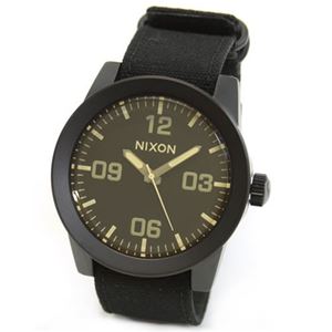 NIXON（ニクソン） Corporal（コーポラル） ブラック・カラーのボディに視認性を高める特殊カラーコーティング・クリスタルを搭載したミリタリーテイストウオッチ。 A243-1354