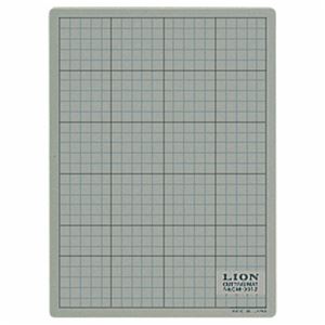 （まとめ） ライオン事務器 カッティングマット 再生PVC製 両面使用 300×220×3mm 灰／黒 CM-3012 1枚 【×4セット】