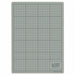 （まとめ） ライオン事務器 カッティングマット 再生PVC製 両面使用 300×220×3mm 灰／黒 CM-3012 1枚 【×4セット】