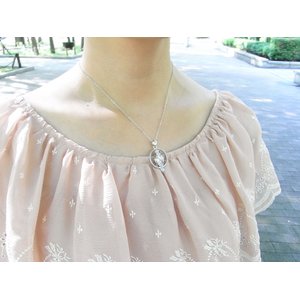 幸せのクリスタルを運ぶ「鳥」のネックレス/シルバー
