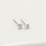 プラチナ0.1ctダイヤモンドピアス スタッドピアス （プラチナ台シリコンダブルロックキャッチ付き）