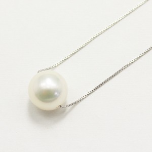 10金ホワイトゴールド　8mm珠　花珠真珠　パール　ペンダント