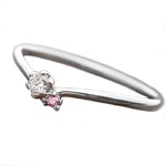 【鑑別書付】プラチナPT950　天然ダイヤリング 指輪　ダイヤ0.05ct　ピンクダイヤ0.01ct 12.5号　V字モチーフ